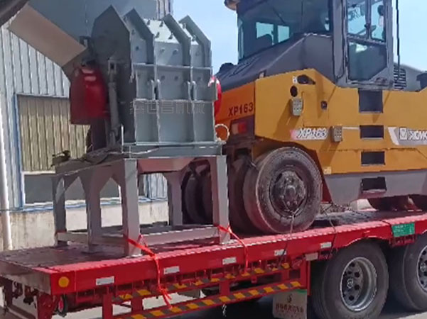 新疆800型破碎機發(fā)貨